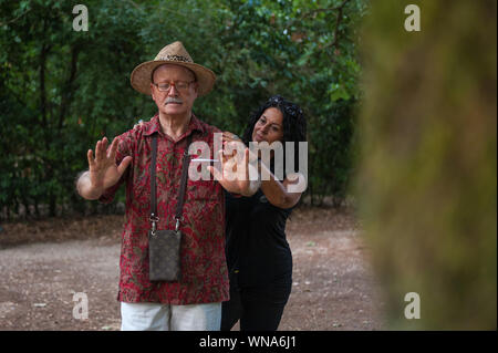 "Wald Baden', bioenergetische Erfahrung mit Marco Nieri. Park Villa Ada, Rom. Italien. Stockfoto