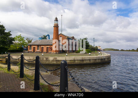 Die Whitby Leuchtturm und das Hafenamt in Ellesmere Port Docks auf dem Manchester Ship Canal in Cheshire Stockfoto