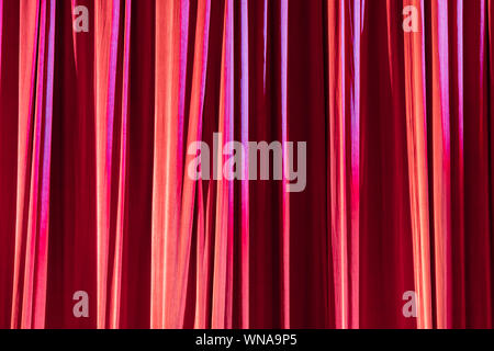 Textur Hintergrund roten Vorhang und Schatten des Lichts. Stockfoto