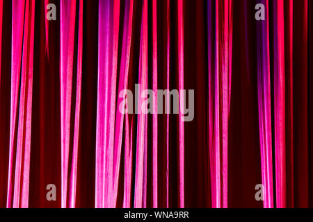 Textur Hintergrund roten Vorhang und Schatten des Lichts. Stockfoto