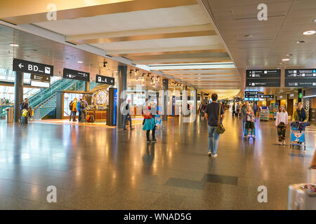 Zürich, Schweiz - ca. Oktober 2018: die Innere Aufnahme der internationale Flughafen Zürich. Stockfoto