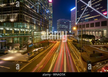 Hongkong, China - ca. Januar 2019: Hong Kong bei Nacht. Stockfoto