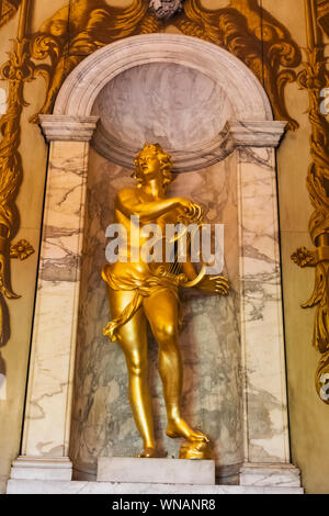 England, London, Kensington, Kensington Palace, Des Königs State Apartments, die Kuppel, goldene Statue von mythologischen Römischen Gott Stockfoto