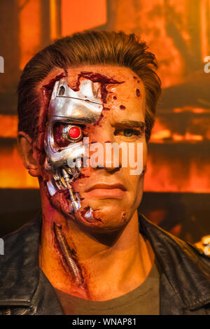 England, London, Marylebone, Innenansicht von Madame Tussauds, Waxwork Abbildung von Arnold Schwarzenegger, wie Er in der Moivie "Terminator" erschienen Stockfoto