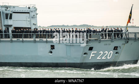 Wilhelmshaven, Deutschland. 06 Sep, 2019. Die fregatte Hamburg fährt vom Wilhelmshaven ...