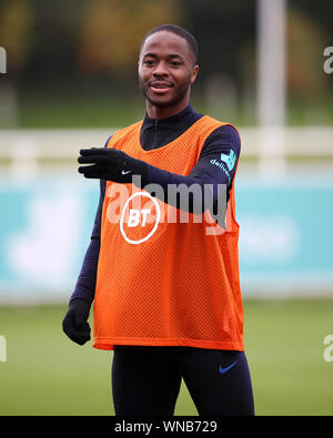 England's Raheem Sterling während einer Schulung in St. George's Park, Burton. Stockfoto