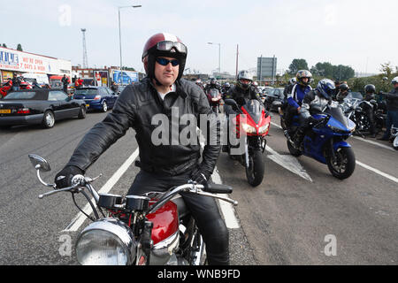 Ace Cafe Reunion, Brighton Burn up, Masse Sammeln der Motorradfahrer bei Ace Cafe, Ace-Ecke, Stonebridge, nördlich von London nach Brighton. Die Stockfoto