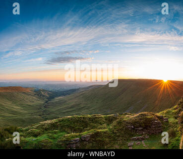 Sonnenaufgang IN DER ZENTRALEN Brecon Beacons Stockfoto