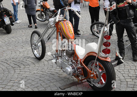 Customized Harley Davidson 1947, Flathead 1200 cc am Bike Show Mansen Mäntä Messut (Tampere Kolben Messe in englischer Sprache) Stockfoto