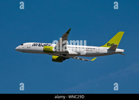 Air Baltic Airbus A 220-300, Gatwick Stockfoto