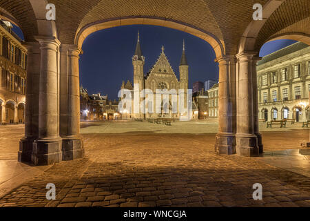 Niederländische Parlament Innenhof und Rittersaal Nacht Blick in Den Haag, Niederlande Stockfoto