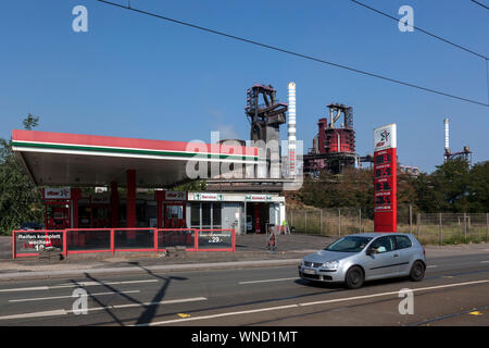 Arbeiter Am Hochofen Bei Der Thyssenkrupp Steel Ag Stockfotografie Alamy