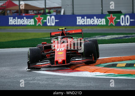 Monza, Italien. 06 Sep, 2019. Monza, Italien. 6. September. Formel 1 Gran Prix von Italien. Charles Leclerc der Scuderia Ferrari während der Praxis für den Formel-1-Grand-Prix von Italien Credit: Marco Canoniero/Alamy leben Nachrichten Stockfoto