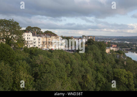 Blick von Clifton Suspension Bridge über den Fluss Avon und Avon Gorge Stockfoto