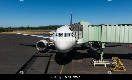 VALDIVIA, CHILE - Januar 11, 2018: ein Flugzeug in Valdivia Flughafen. Pichoy Flughafen ist ein Flughafen in der Ortschaft Mariquina, Chile, 23 Kilometer entfernt Stockfoto