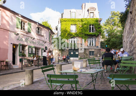Paris Montmartre Straße - La Masion Rose Restaurant in Montmartre in Paris, Frankreich, Europa. Stockfoto
