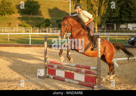 Reiten für ältere Menschen Stockfoto