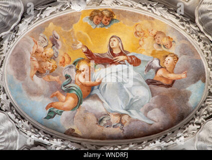 COMO, Italien - 10. MAI 2015: Die barocken Fresken der Himmelfahrt der Jungfrau Maria im Seitenschiff der Kirche Chiesa di San Agostino durch Morazzone ab 16. Stockfoto