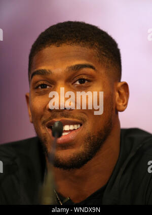 Anthony Joshua während einer Pressekonferenz auf der Hilton London Syon Park, London. Stockfoto