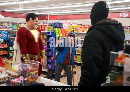 ZACHARY LEVI und JACK DYLAN GRAZER in SHAZAM! (2019), unter der Regie von DAVID F. SANDBERG. Quelle: Warner Bros./DC/DC Comics/New Line Cinem/WILKIE, Steve/Album Stockfoto