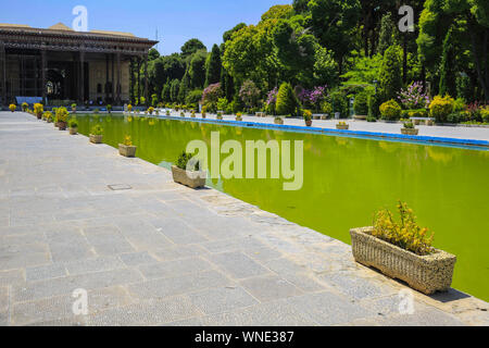 Pool in einem persischen Garten. Stockfoto