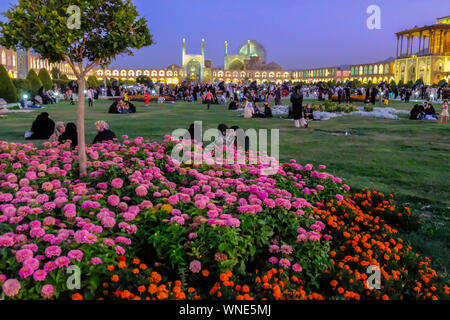 Naqsh-e Jahan Square und Shah Moschee in der Abenddämmerung. Isfahan, Iran. Asien. Stockfoto