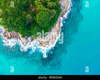 Tropische Wald auf Sea Island Beach Luftaufnahme Stockfoto