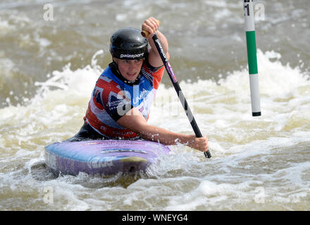 Prag, Tschechische Republik. 6. Sep 2019. Kimberley Woods (GBR) konkurriert im 2019 ICF Canoe Slalom World Cup Rennen, in Prag, Tschechische Republik, am Freitag, 6. September 2019. Credit: Katerina Sulova/CTK Photo/Alamy leben Nachrichten Stockfoto