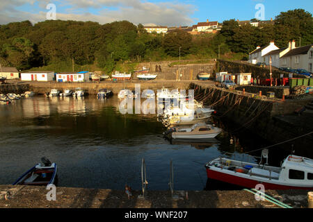 Boote, Dunure Harbour, Ayrshire, Schottland, Großbritannien Stockfoto