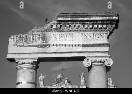 Catania - Das Detail aus Ruinen der römischen Amphitheater von Catania. Stockfoto