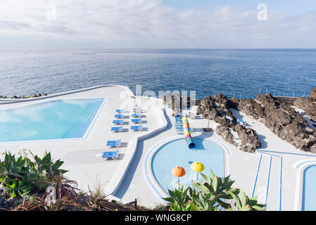 Meer pool Schwimmbäder in Funchal Madeira Strandbad Lido komplexe Balnear tun Lido Aquatic Center auf dem Lido Uferpromenade. Stockfoto