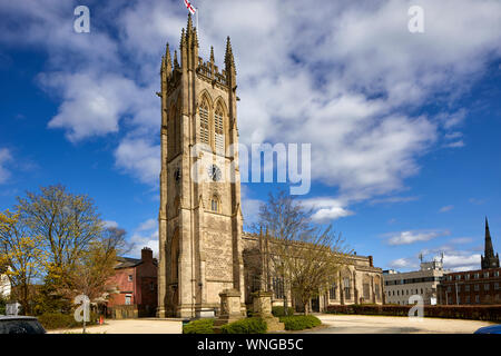 Tameside Denkmalgeschützte St. Michael und alle Engel' Kirche, Ashton Pfarrkirche Saint Michaels Square, Ashton-under-Lyne Stockfoto