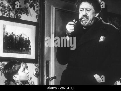 Brelan d'als Full House segment' der Beweis des Altar-Boy" Jahr: 1952 Frankreich Regie: Henri Verneuil Christian Fourcade, Michel Simon Stockfoto