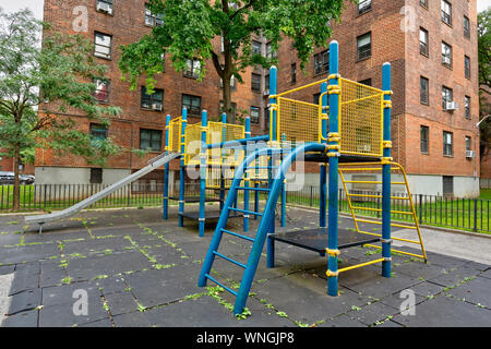 Spielplatz im Gehäuse Projekt in Amerika Stockfoto