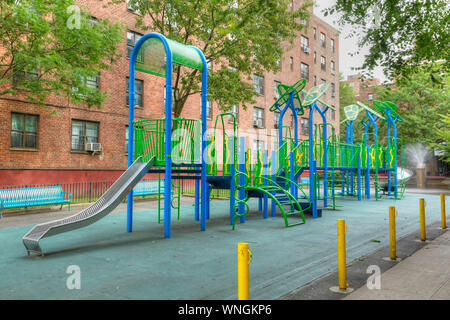 Spielplatz im Gehäuse Projekt in Amerika Stockfoto