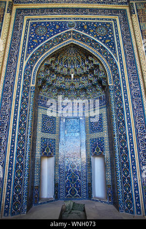 Yazd/Iran - 01 Okt 2012: Fresken auf Moschee in Yazd, Iran Stockfoto