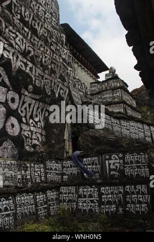 Stein Platte für das Gebet an den Himalaya Stockfoto