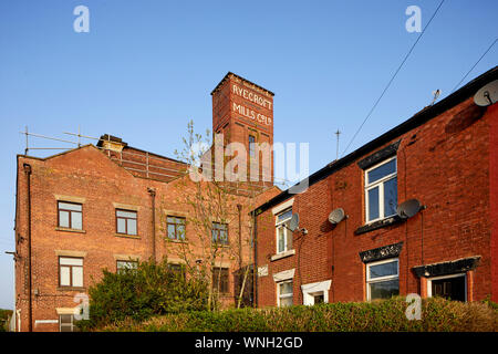 Tameside Wahrzeichen, aus rotem Backstein Tudno Mühle Smith St, Ashton-under-Lyne zu Hause Hill Kekse Ltd. Stockfoto