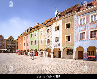 Posen. Altstadt. Historische Wohnhäuser und das Rathaus. August 2019 Stockfoto