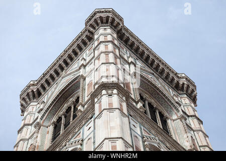 Duomo di Firenze, Florenz, Italien. Detail von Giottos Glockenturm (Campanile). Stockfoto