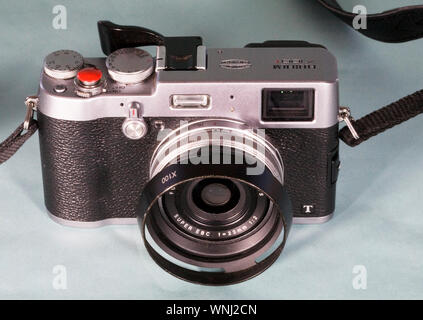 Detail eines Japanischen gemacht, DSLR-Kamera, die von Fuji, mit einem Objektiv mit fester Brennweite. Stockfoto