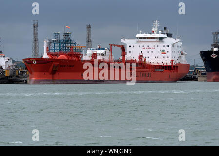 Southampton, England, UK, September 2019. Chemie, Öl Tankschiffe Bug Fagas aus Beladen in Fawley Raffinerie auf Southampton, Großbritannien Stockfoto