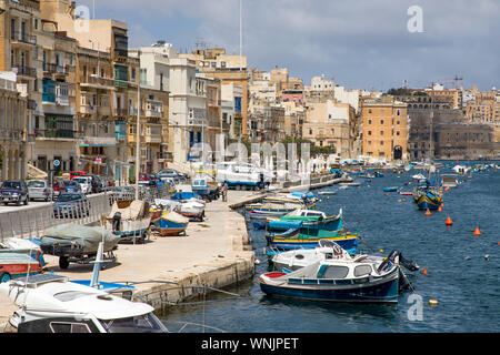 Malta, Valetta, 3-Städte, Grand Harbour, Boote im Hafen von Senglea typische maltesische Gondel Boote, Stockfoto