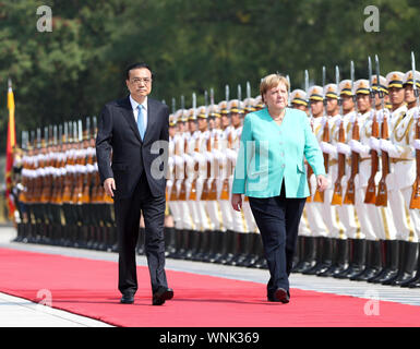 Peking, China. 6. Sep 2019. Chinesische Ministerpräsident Li Keqiang hält eine Begrüßungszeremonie für den Besuch der deutschen Bundeskanzlerin Angela Merkel vor ihrer Gespräche in Beijing, die Hauptstadt Chinas, Sept. 6, 2019. Credit: Ding Haitao/Xinhua/Alamy leben Nachrichten Stockfoto