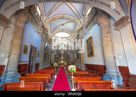 Guadalajara, Tlaquepaque, Mexiko - 20 April 2019: Tlaquepaque malerischen Kirchen während der Hauptreisezeit Stockfoto