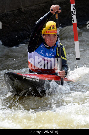 Prag, Tschechische Republik. 6. Sep 2019. Tereza Fiserova (CZE) konkurriert im 2019 ICF Canoe Slalom World Cup Rennen, in Prag, Tschechische Republik, am Freitag, 6. September 2019. Credit: Katerina Sulova/CTK Photo/Alamy leben Nachrichten Stockfoto