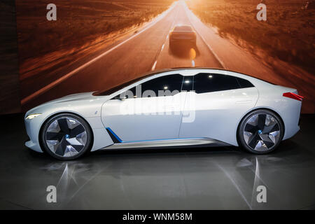 FRANKFURT, Deutschland - 13.09.2017: BMW iVision Dynamics elektrische Konzeptfahrzeug auf der Frankfurter Automobilausstellung IAA. Stockfoto