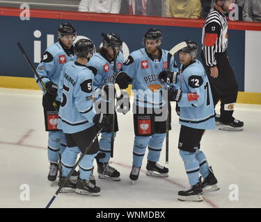 Trinec, Tschechische Republik. 06 Sep, 2019. Hockey Spieler von Lahti Pelicans feiern ein Ziel während der Eishockey Champions League Gruppe D: HC Ocelari Trinec vs Lahti Pelikane in Trinec, Tschechien, 6. September 2019. Credit: Jaroslav Ozana/CTK Photo/Alamy leben Nachrichten Stockfoto