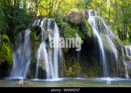 Schönen Wasserfällen "Kaskaden des tufs" in der Nähe von Arbois in der Franche Comté in Frankreich Stockfoto