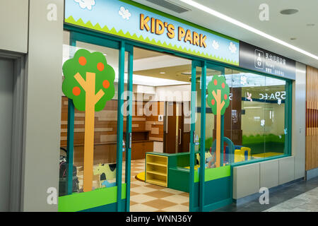 Chiba, Japan - 24. März 2019: Blick auf die Kid's Park, der Ort für Kinder und Kinder während der Wartezeit auf ein Internat im Internationalen Flughafen Narita, C Stockfoto